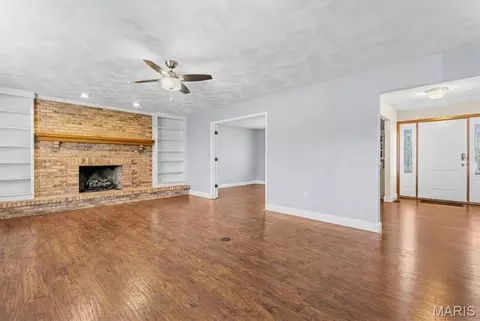 Living - 621 E Wesley Dr, O'fallon, IL 62269 photo 1 of 6