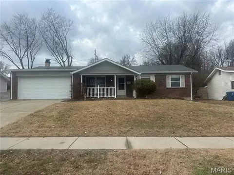 11768 Parish Dr, Bridgeton, MO 63044
