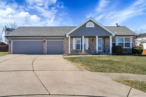 909 W Medalist Ct, Wentzville, MO 63385