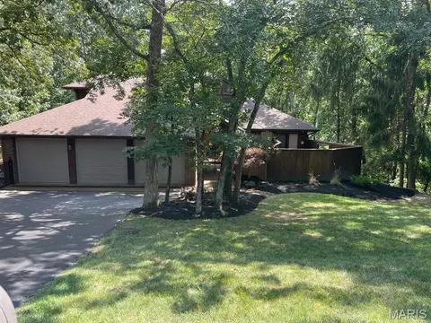 1570 Paradise Valley Dr, High Ridge, MO 63049