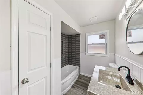 Bath - 6621 Dunwold Dr, Berkeley, MO 63134 photo 1 of 1
