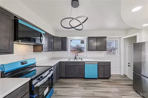 Kitchen - 6621 Dunwold Dr, Berkeley, MO 63134 photo 3 of 4