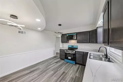 Kitchen - 6621 Dunwold Dr, Berkeley, MO 63134 photo 1 of 4