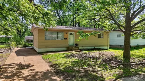 272 Elmdale Dr, Ferguson, MO 63135