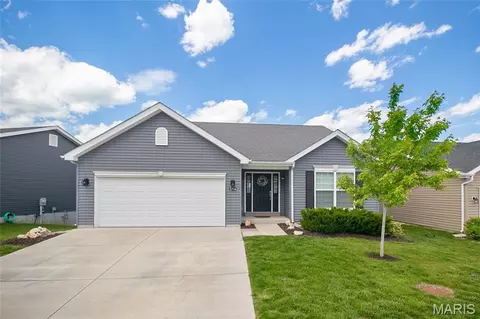 2714 Winding Valley Dr, Fenton, MO 63026
