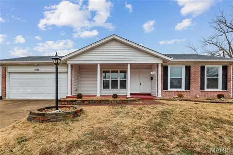 3698 Whispering Woods Dr, Florissant, MO 63031
