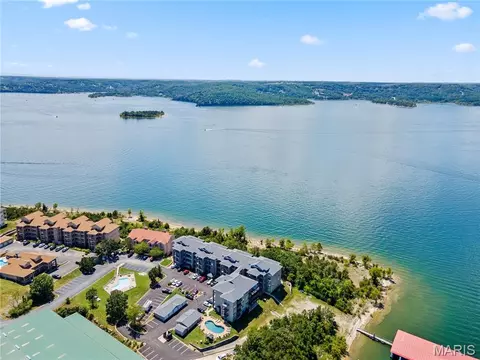700 Emerald Pointe Dr #302, Hollister, MO 65672
