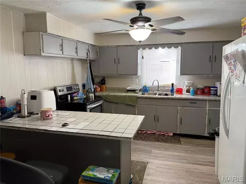 Kitchen - 2456 2462 Madison 504, Fredericktown, MO 63645 photo 2 of 2