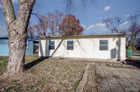 Exterior - 1124 Saint Michael Dr, Cahokia, IL 62206 photo 3 of 6