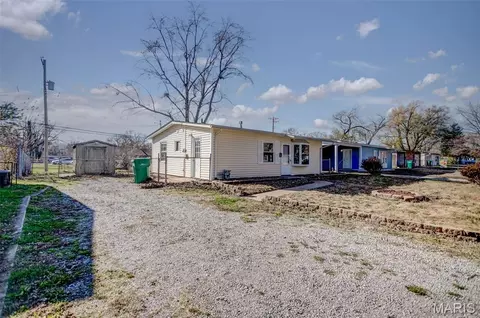 Exterior - 1124 Saint Michael Dr, Cahokia, IL 62206 photo 2 of 6