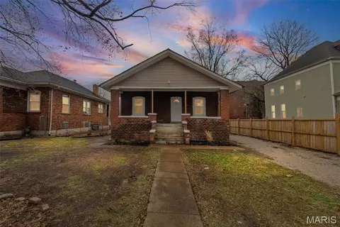 524 N 24th St, East St Louis, IL 62205