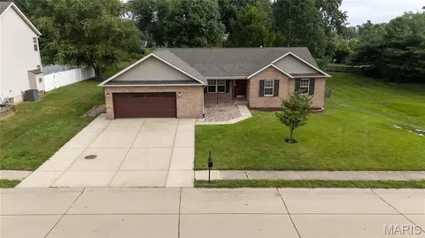 2763 Cascade Lake Dr, Shiloh, IL 62221