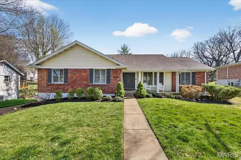 548 Windsor Mill Dr, Ballwin, MO 63011