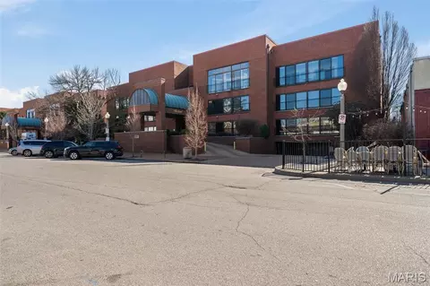 4570 Laclede Ave #205, Saint Louis, MO 63108