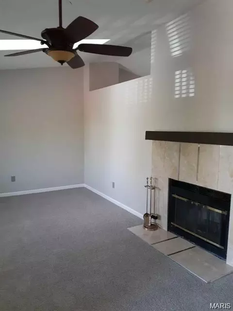 Living - 161-306 Eagle Rdg, O'fallon, IL 62269 photo 2 of 4