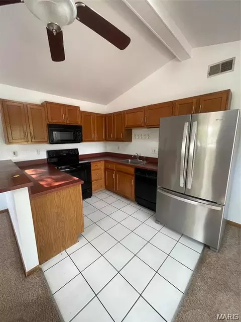 Kitchen - 161-306 Eagle Rdg, O'fallon, IL 62269 photo 3 of 4