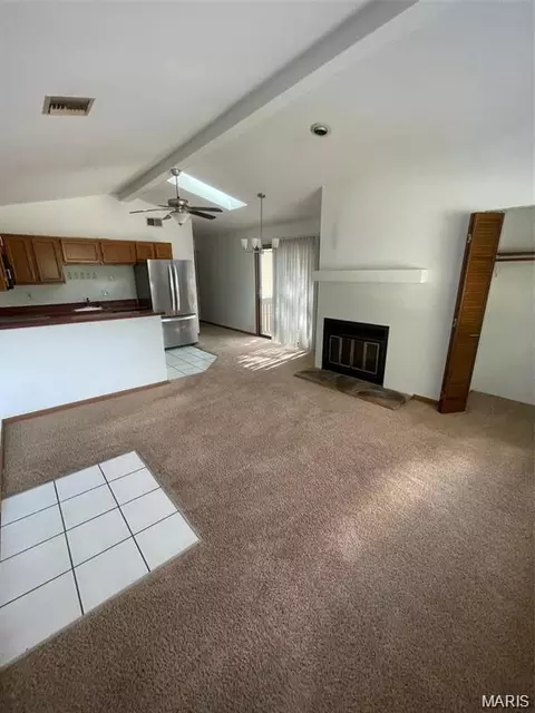Living - 161-306 Eagle Rdg, O'fallon, IL 62269 photo 3 of 4