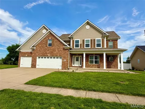 980 Carnegie Knolls Dr, O'fallon, IL 62269