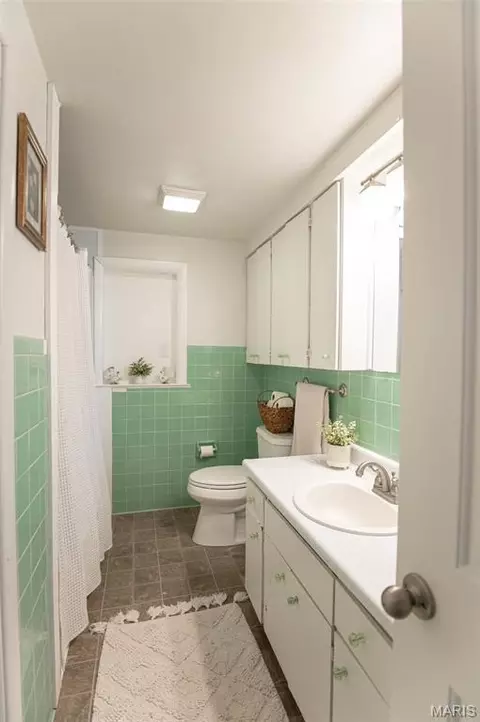 Bath - 9081 W 9085 W Red Oak Rd, Rosebud, MO 63091 photo 4 of 5
