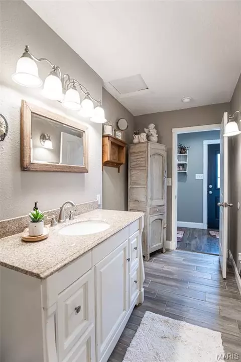 Bath - 9081 W 9085 W Red Oak Rd, Rosebud, MO 63091 photo 2 of 5