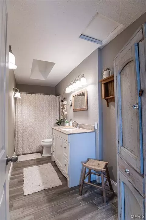 Bath - 9081 W 9085 W Red Oak Rd, Rosebud, MO 63091 photo 1 of 5
