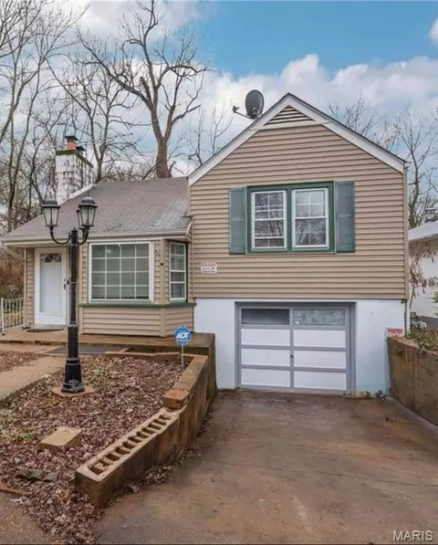 703 Cunniff Pl, Ferguson, MO 63135