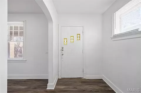 8937 Edna St, Saint Louis, MO 63147