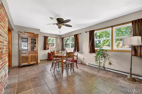 Dining - 1428 E 6th St, Washington, MO 63090 photo 2 of 3