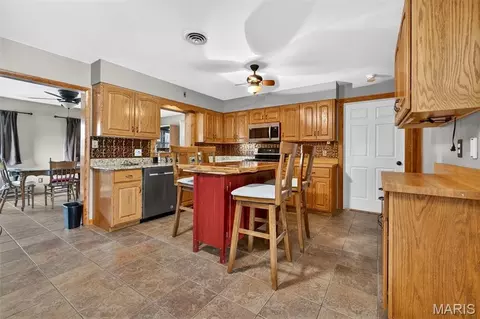 Kitchen - 1428 E 6th St, Washington, MO 63090 photo 1 of 4