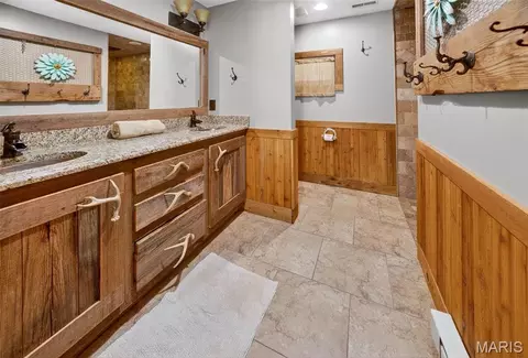 Bath - 1428 E 6th St, Washington, MO 63090 photo 1 of 8