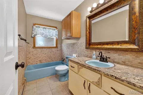 Bath - 1428 E 6th St, Washington, MO 63090 photo 5 of 8