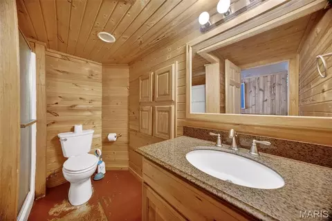 Bath - 1428 E 6th St, Washington, MO 63090 photo 7 of 8