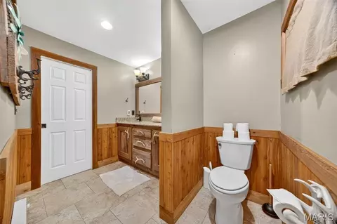 Bath - 1428 E 6th St, Washington, MO 63090 photo 3 of 8