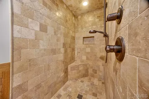 Bath - 1428 E 6th St, Washington, MO 63090 photo 2 of 8
