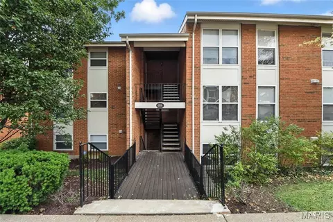 1968 Greenglen Dr #102, Saint Louis, MO 63122