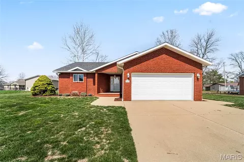 725 Lone Oak St, Saint Libory, IL 62282