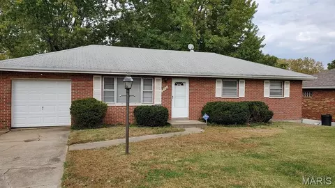 1133 Fain Dr, Saint Louis, MO 63125