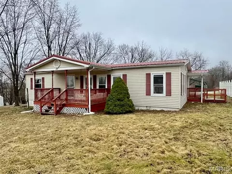 355 Bainbridge St, Barry, IL 62312