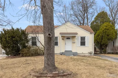 195 Saint Luke Dr, Florissant, MO 63031