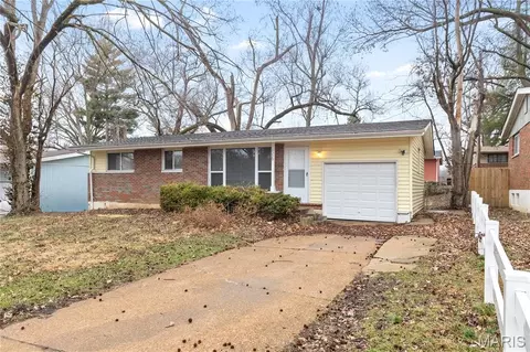 10229 Edgefield Dr, Saint Louis, MO 63136