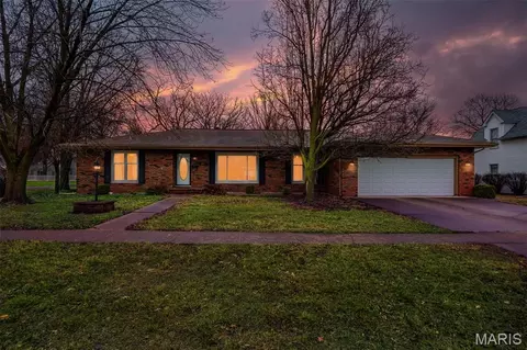 426 N Franklin St, Staunton, IL 62088