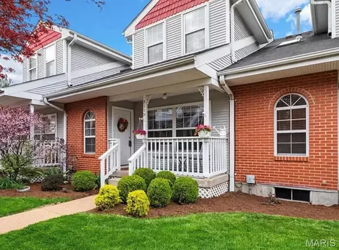 3119 Park Hampton Ct, Saint Louis, MO 63139