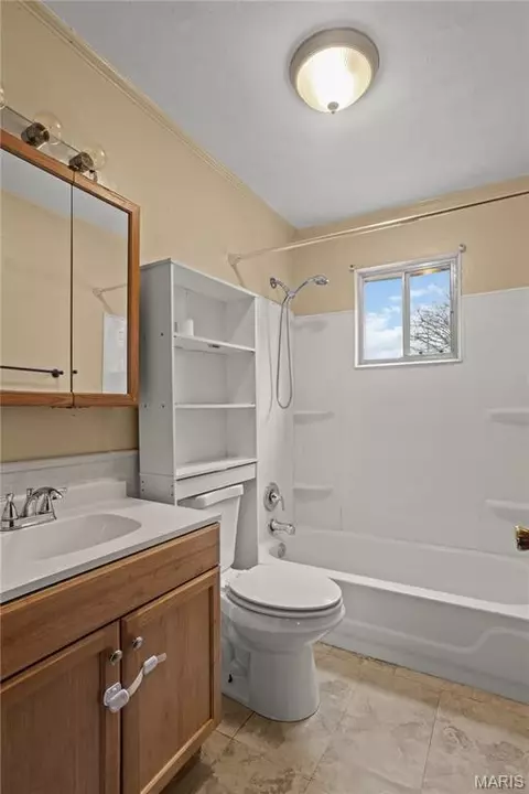Bath - 269 S Barat Ave, Ferguson, MO 63135 photo 2 of 2