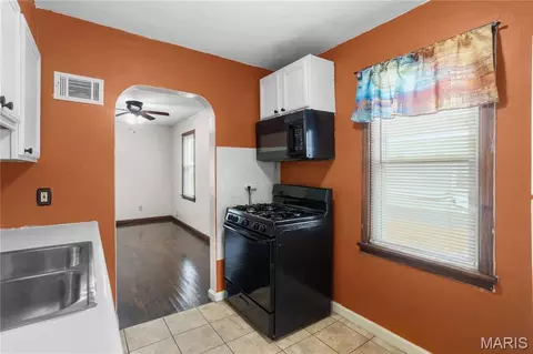 Entry Way - 269 S Barat Ave, Ferguson, MO 63135 photo 1 of 1