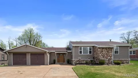 2794 Sedan Dr, Saint Louis, MO 63125