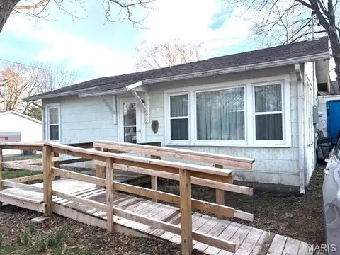 612 E Main St, Greenville, IL 62246