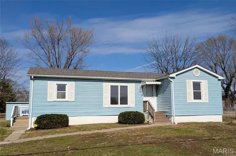 1403 Wilson St, South Roxana, IL 62087