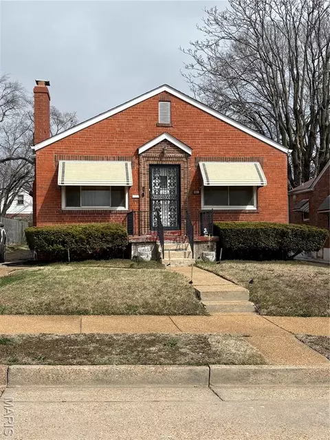1811 Eton Ln, Saint Louis, MO 63147