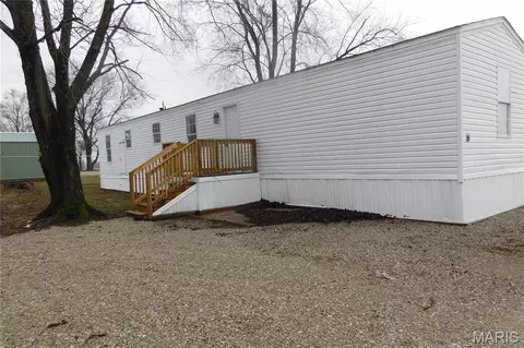 616 S State Rt 37 #16, Kinmundy, IL 62854