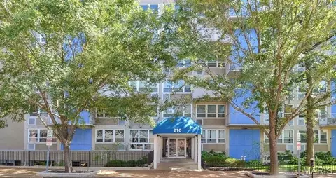 210 N 17th St #411, Saint Louis, MO 63103